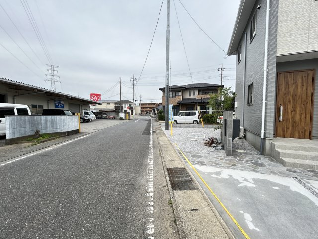新築　伊勢崎市連取町32期　１号棟の前面道路含む現地写真|現地写真　西側接道幅員約6ｍ