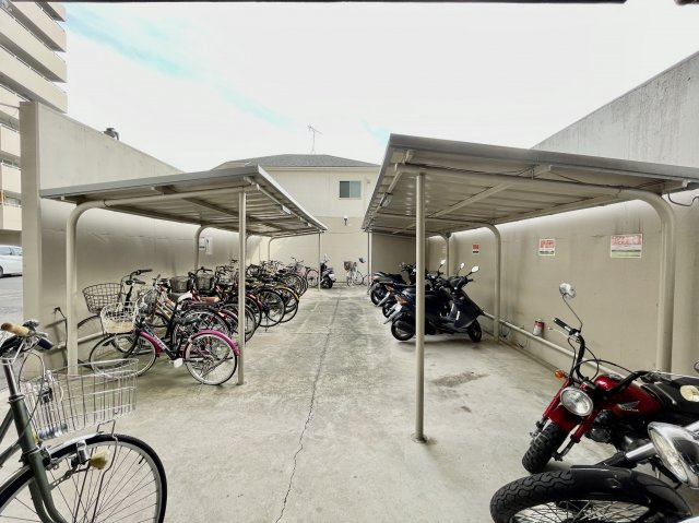 ロワールマンションアール板付弐番館の駐輪場
