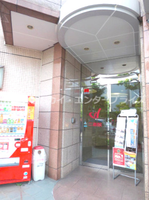 メロード吹田二番館のエントランス
