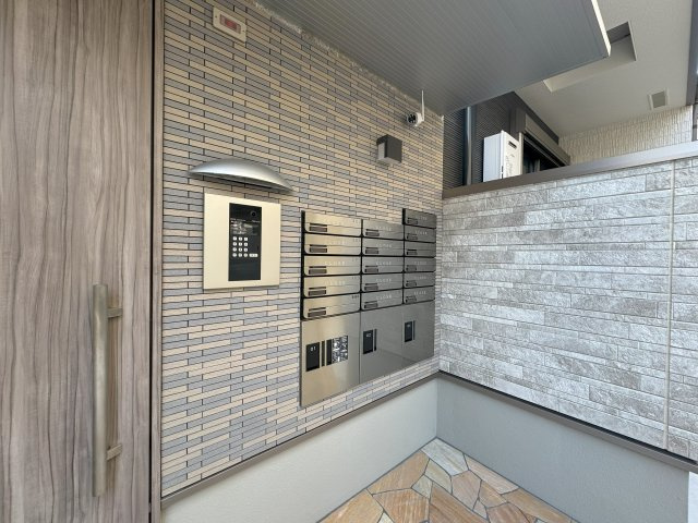 フジパレスエンⅡ号館のエントランス