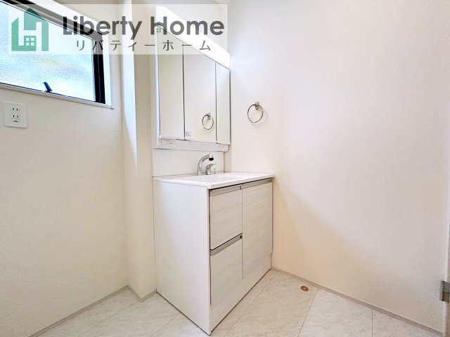 高萩市島名8期　新築戸建の独立洗面台