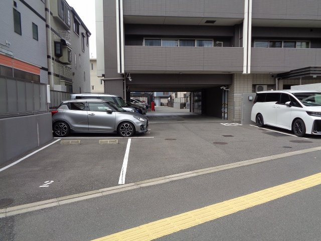 【駐車場】