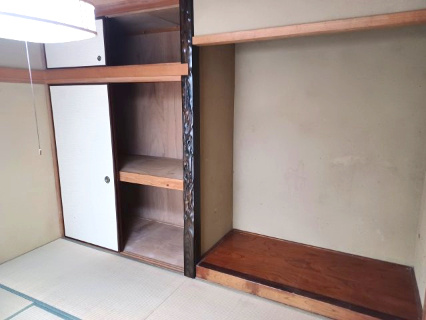 東松山市大字宮鼻の中古一戸建の和室|１階和室（６帖）収納・床の間