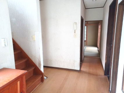 東松山市大字宮鼻の中古一戸建の玄関|玄関ホール