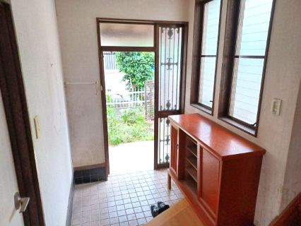 東松山市大字宮鼻の中古一戸建の玄関