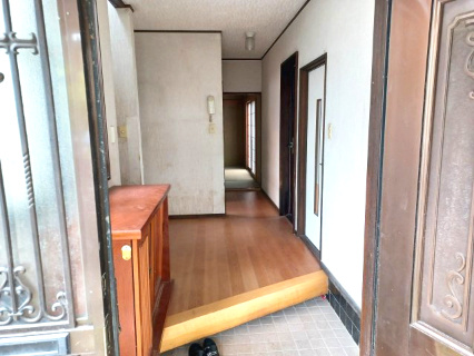 東松山市大字宮鼻の中古一戸建の玄関