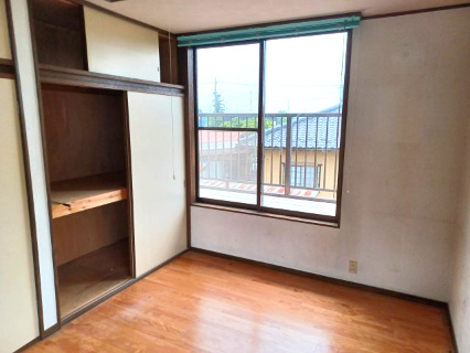 東松山市大字宮鼻の中古一戸建の洋室|2階洋室（６帖）収納