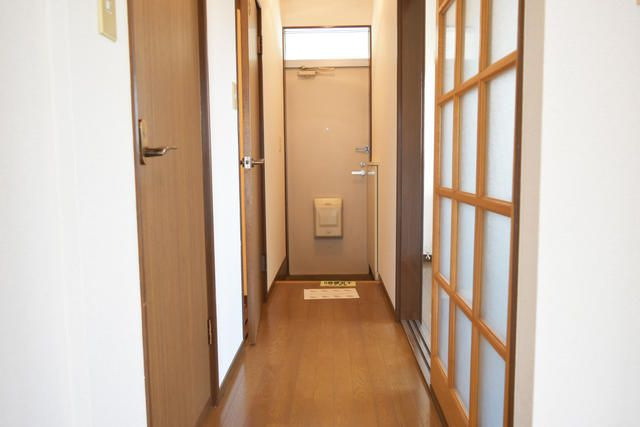 ロイヤルコーポ高木の玄関