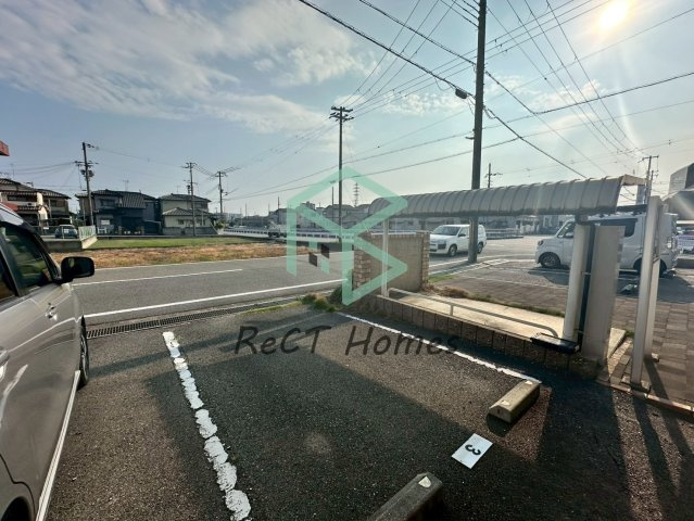 リバーサイド中野田の駐車場
