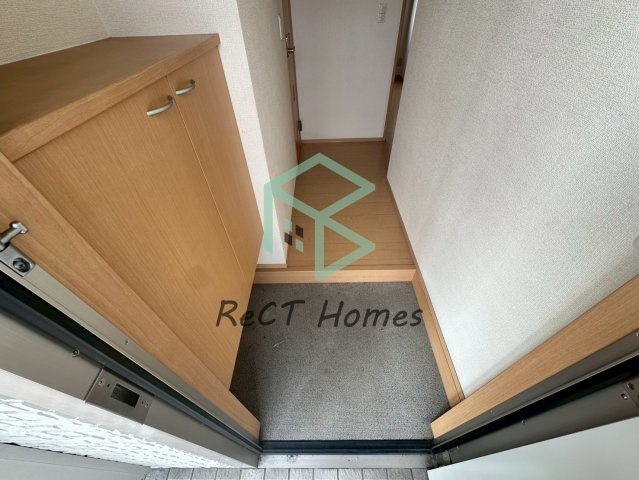 リバーサイド中野田の玄関