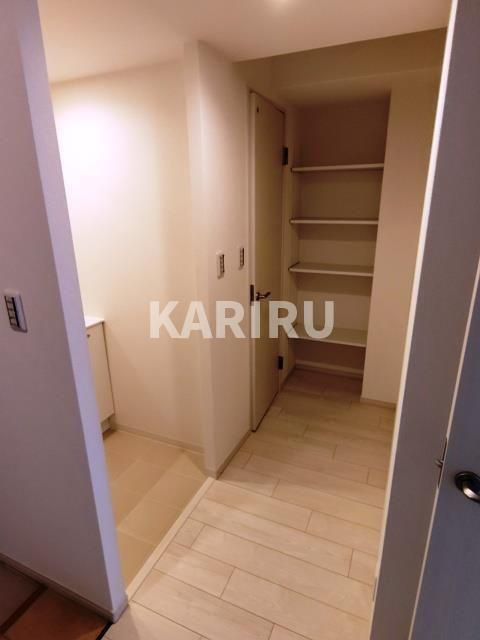 カプリース茶屋町東の玄関