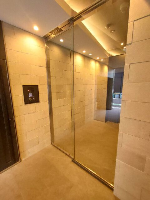 シュワーブ　パレのロビー
