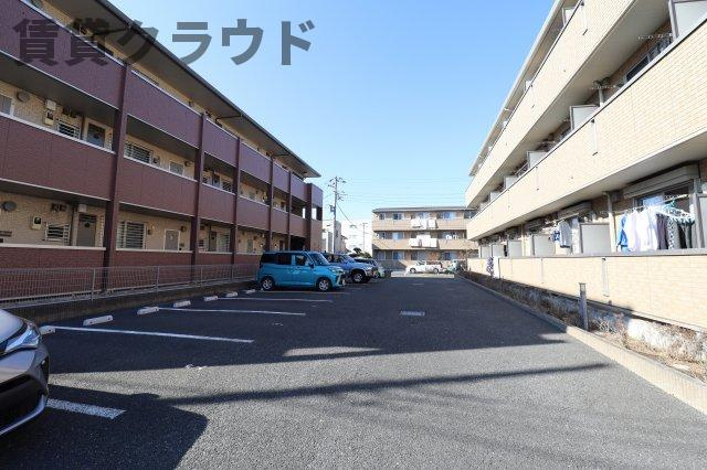 ジェンティーレ ヤマザキの駐車場|車をお持ちの方に嬉しい駐車場ありの物件です