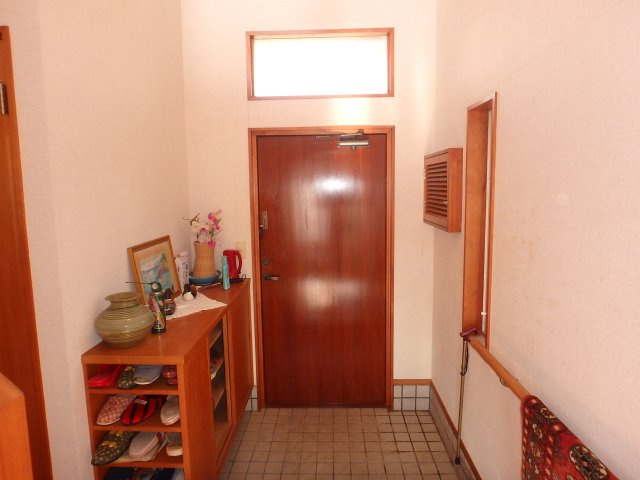 S1722H　碁石が浜分譲地中古住宅の玄関