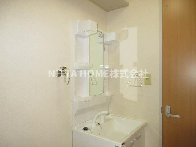 カトル・セゾンの洗面所|シャワー付き洗面台で快適◎