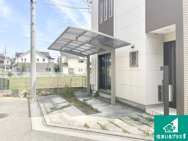 堺市西区鳳南町　中古一戸建の駐車場|駐車スペース！ハイルーフ車も駐車可能なテラス屋根付き！