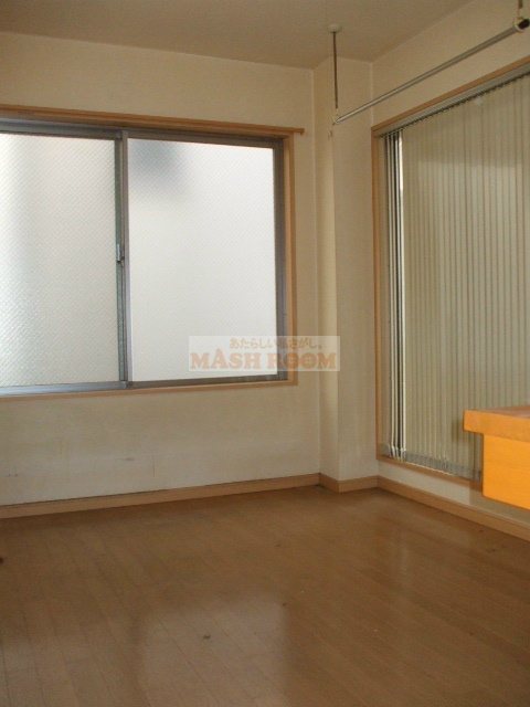 ハイムナウヒルズの居間・リビング