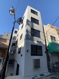 【外観】 | 鉄筋コンクリート造のがっちりとした建物。
