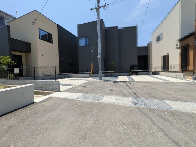 【前面道路含む現地写真】