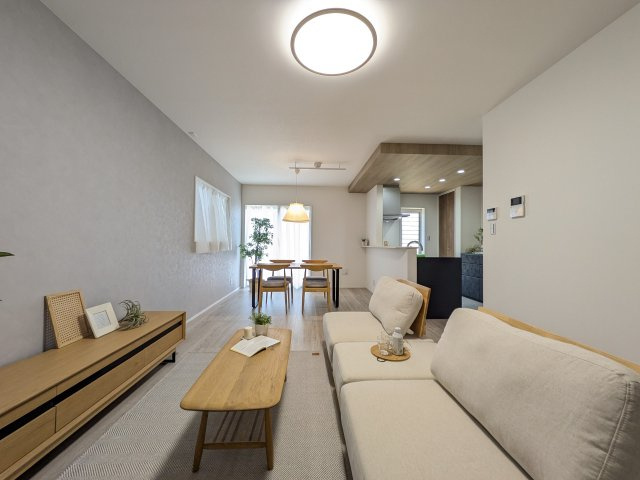 【居間・リビング】 | ☆ホームステージングしています。家具は撮影用です。
