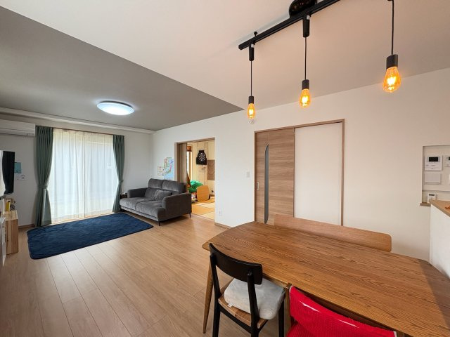 本庄市見福　令和3年築の居間・リビング