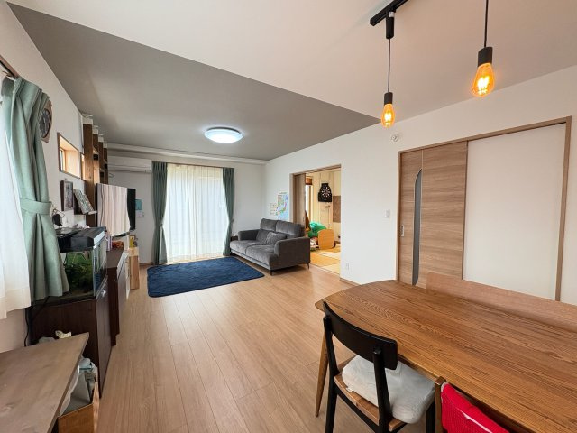 本庄市見福　令和3年築の居間・リビング