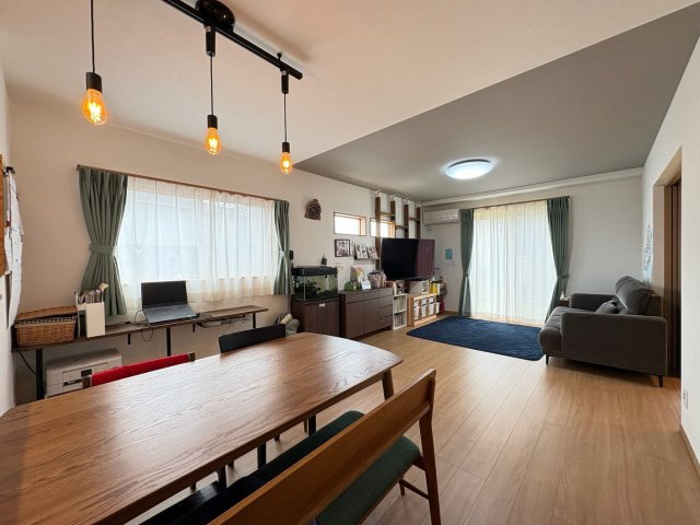 本庄市見福　令和3年築の居間・リビング