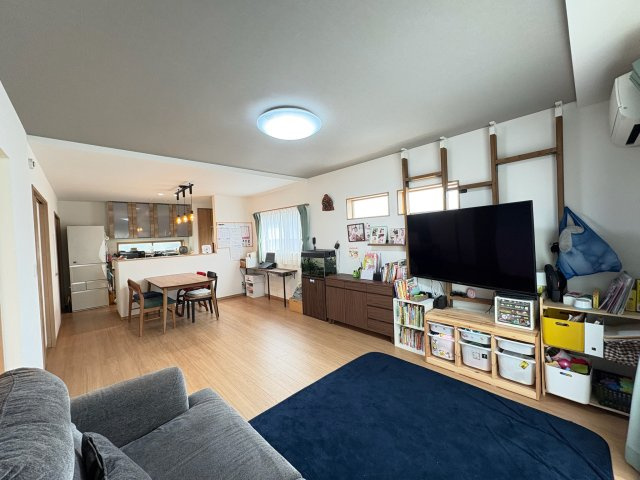 本庄市見福　令和3年築の居間・リビング