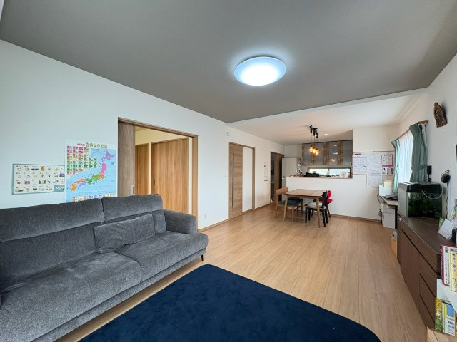 本庄市見福　令和3年築の居間・リビング