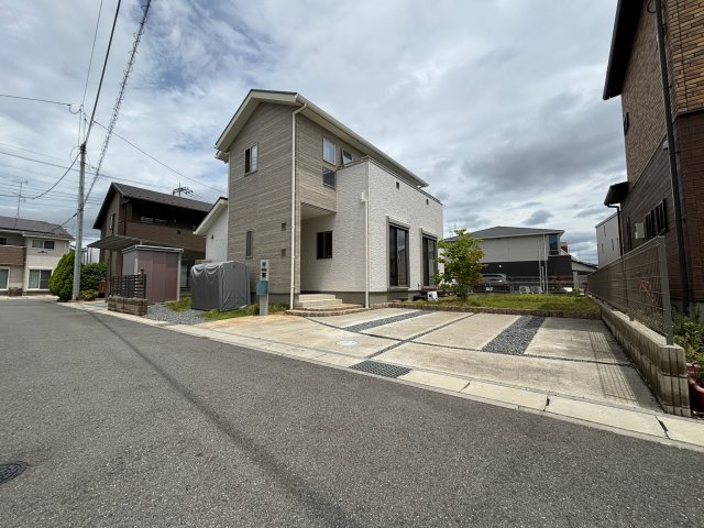 本庄市見福　令和3年築の前面道路含む現地写真