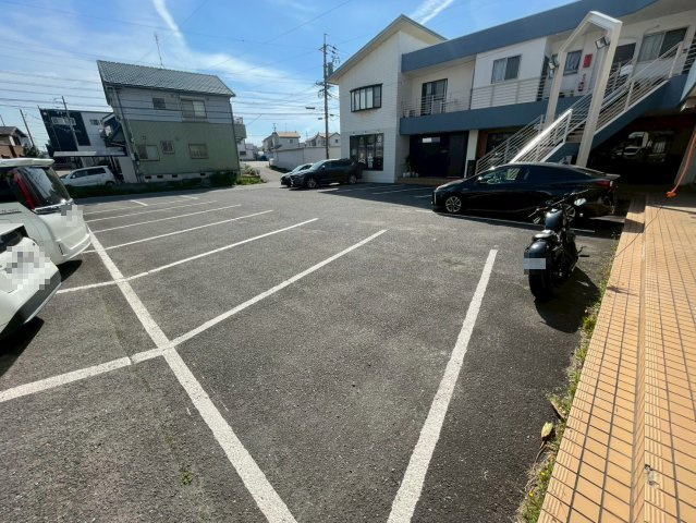 熊味町ホーリータウンの駐車場