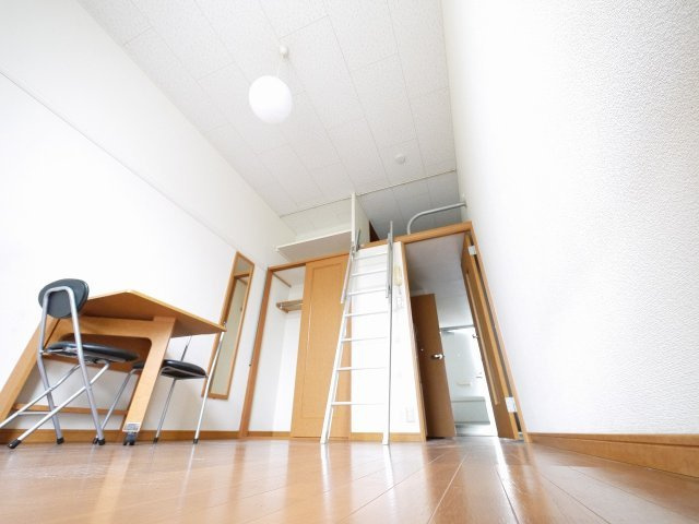 レオパレスＡｄｖａｎｃｅ富雄の洋室|広々とした洋室です