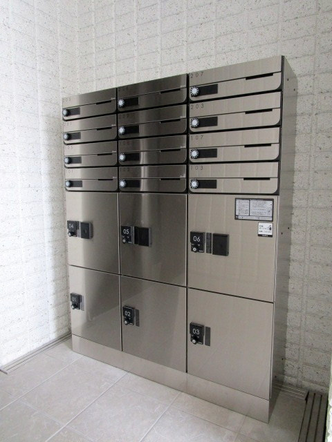 プラティーク北沢のその他共用部分|宅配BOX付き