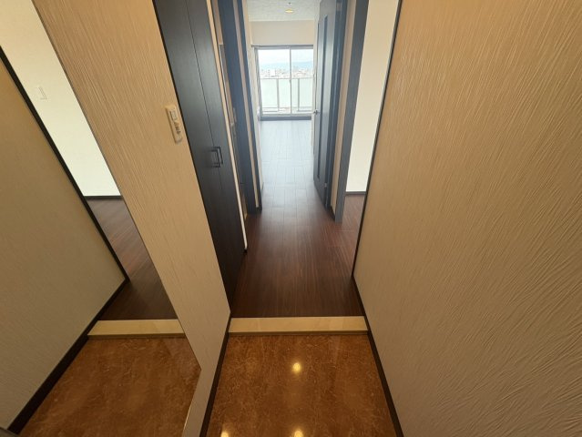 プレジオ森河内ASIANの玄関