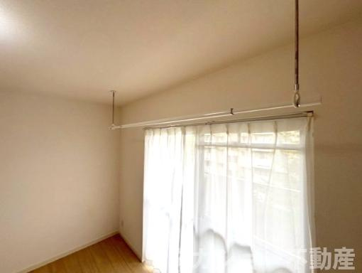 【寝室】 | みつわ台団地3丁目　2号棟 | 洋室にはあると便利な室内干しが御座います。