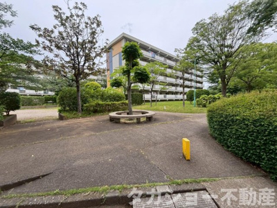 【駐車場】 | みつわ台団地3丁目　2号棟 | 駐車場に車を止められます