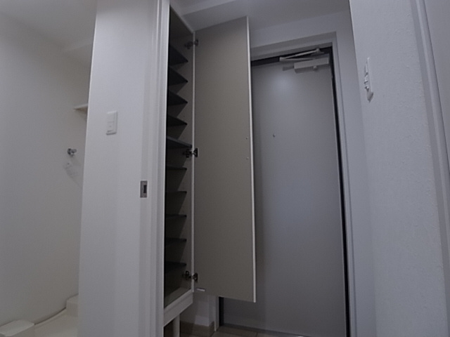 神戸市長田区菅原通５丁目の賃貸マンションの玄関|シューズボックス
