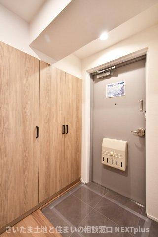 プレジデント98の玄関|トールサイズのシューズボックスですので、ご家族分の靴がしっかり収納する事ができます！ブーツや長靴などの季節ものや、高さのあるヒールなどもまとめて収納できるのが嬉しいポイントです。