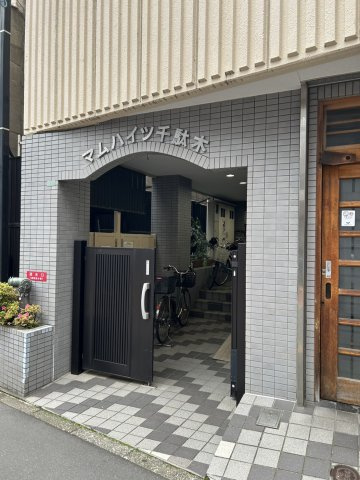 マムハイツ千駄木のエントランス