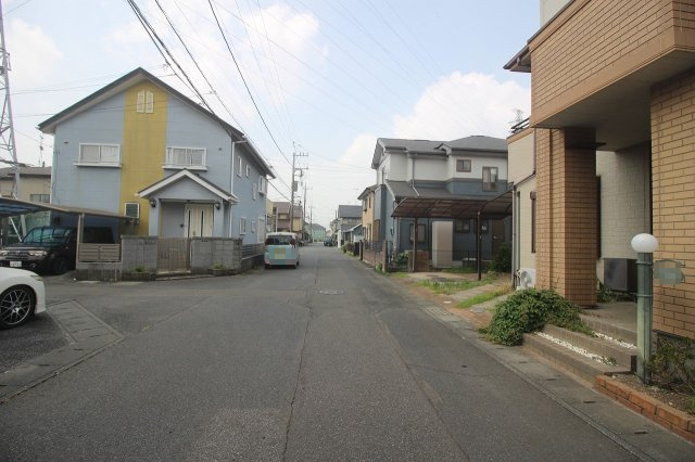 小山市雨ヶ谷新田の前面道路含む現地写真