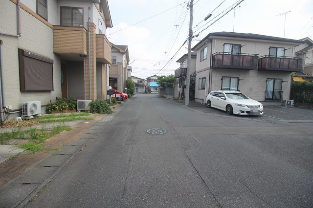 小山市雨ヶ谷新田の前面道路含む現地写真