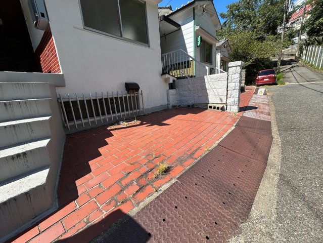 塩屋町　戸建の駐車場