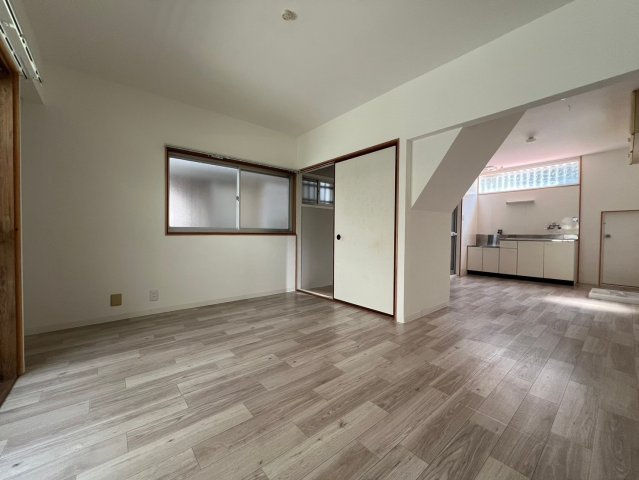 塩屋町　戸建の居間・リビング