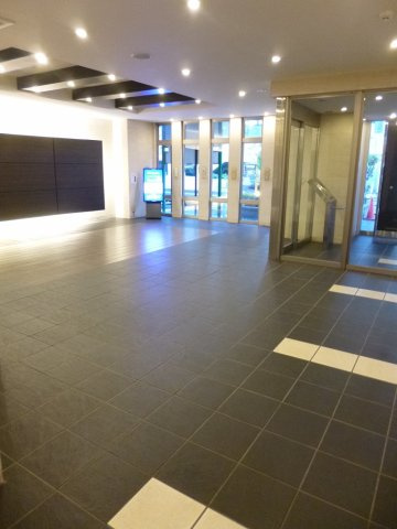 レジディア上野御徒町のエントランス