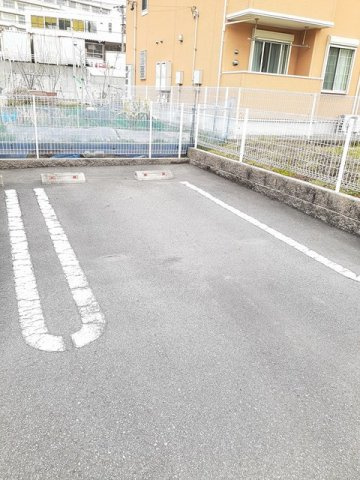 ブルックの駐車場|カースペースがあります