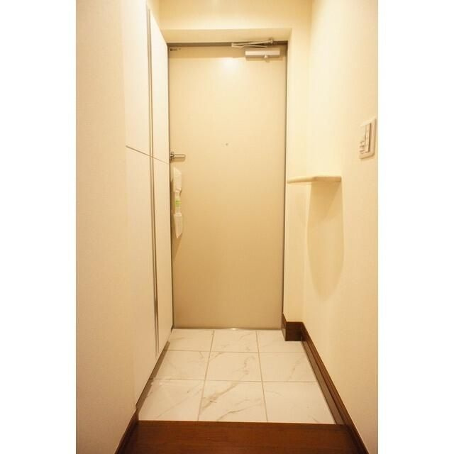 メゾンピオニー日本橋浜町の玄関