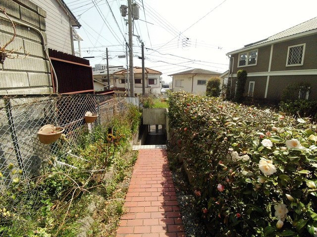 サンハイツ勝野のエントランス