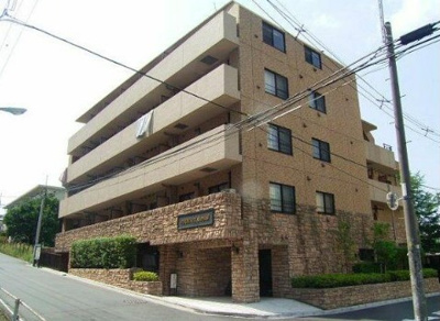 【外観】 | トーシンフェニックス落合公園 | 鉄筋コンクリート造のがっちりとした建物。