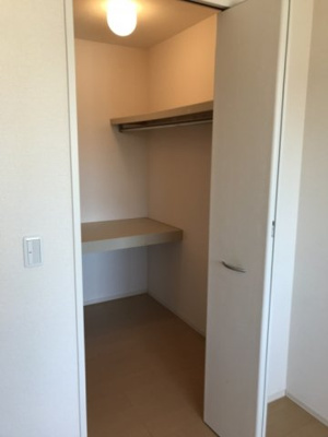 【収納】 | グランドキャッスルＦＵＫＵＣＨＩ Ａ | ウォークインクローゼット内部