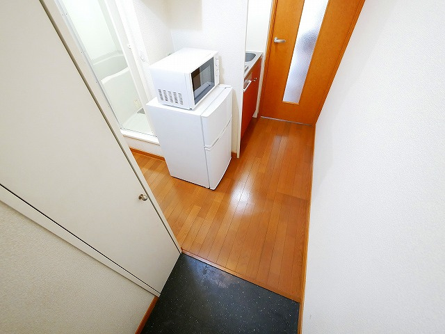 レオパレス萩ヶ丘の玄関